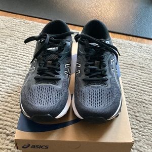 Women’s Asics GT-1000 10 size 9 Wide running shoes